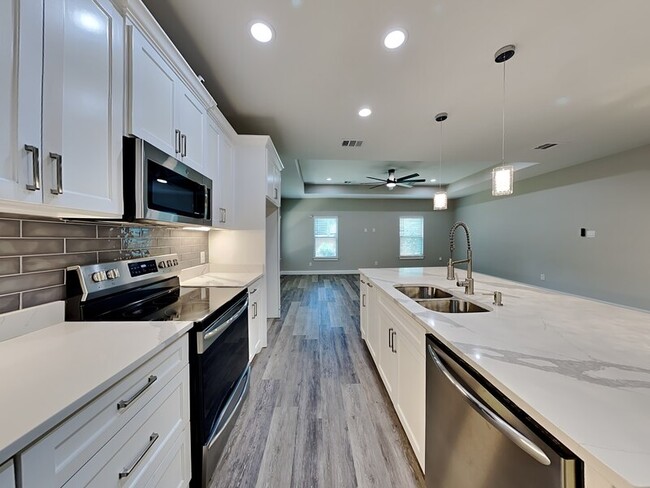 Photo - 2512 Sharon St