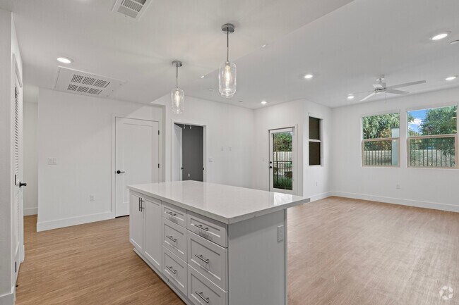 1BR, 1BA - 769SF