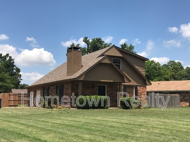 Building Photo - 1013 Kelly Park Rd