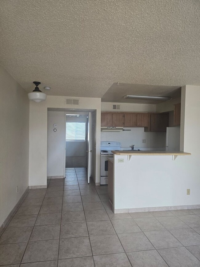 Building Photo - 3525 E 3rd St Unit 106