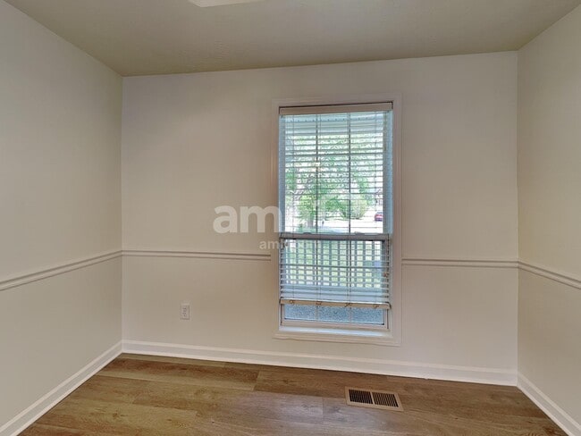 Photo - 614 Worthington Pl
