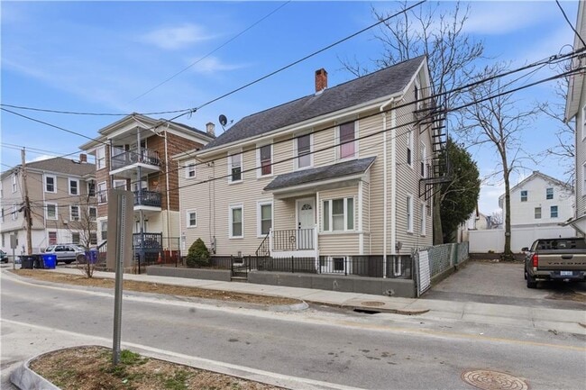 Photo - 92 Sylvian St Unit 1