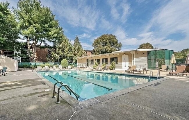 Photo - 44 Broadlawn Park Unit 18B