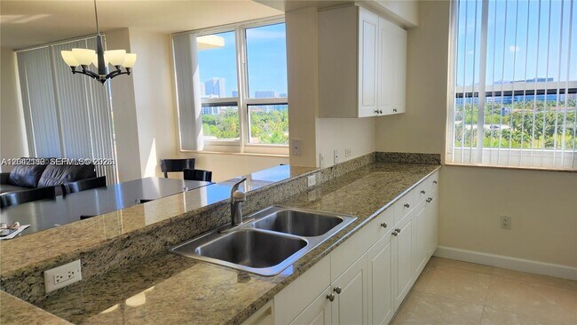 19501 W Country Club Dr Unit 704