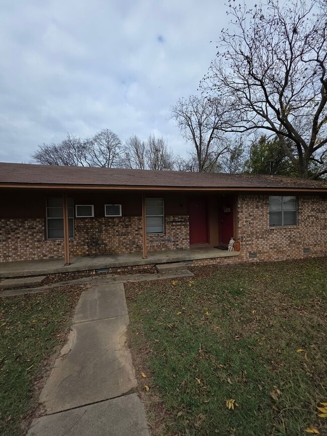 Building Photo - 218 Sequoyah Way Unit 2