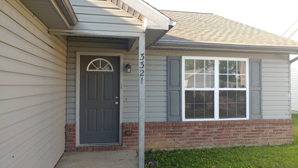 Large Single Family South Side Home with 2... - Large Single Family South Side Home with 2...