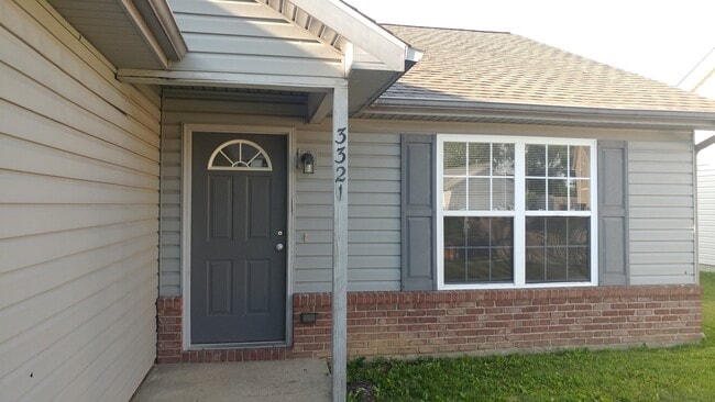 Large Single Family South Side Home with 2... - Large Single Family South Side Home with 2...