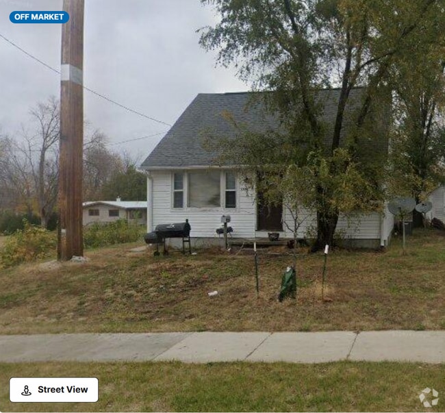 Building Photo - 1658 32nd St NE Rental