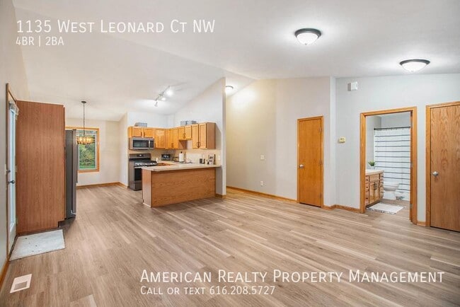 Photo - 1135 W Leonard Ct