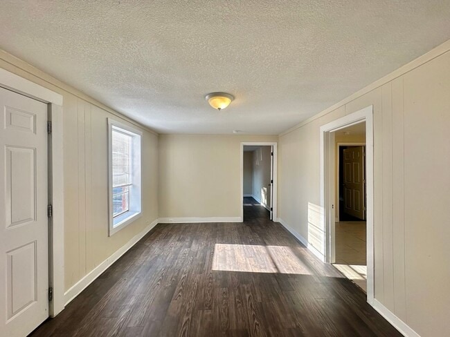 Photo - 1420 E Houston St Unit 1420 1/2 Houston- Garage Apt
