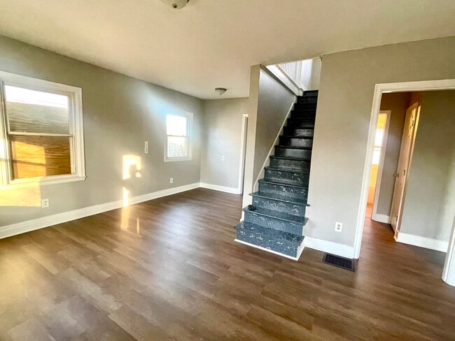 Photo - 120 Clyde St