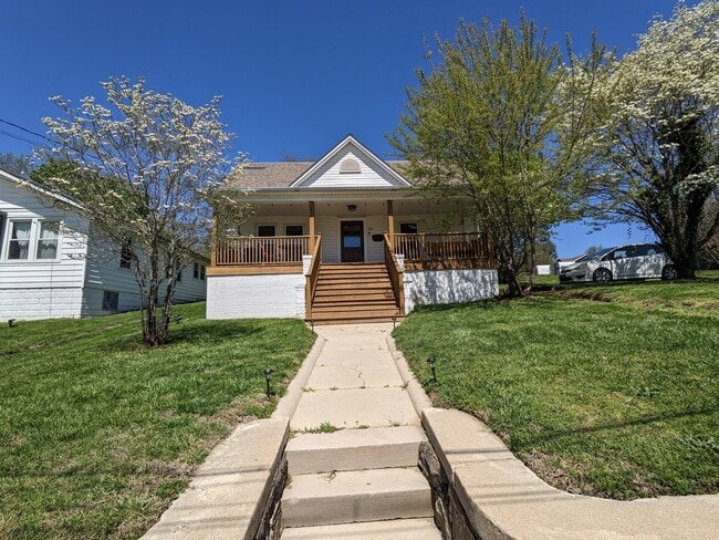 Building Photo - 30 Woodrow Ave