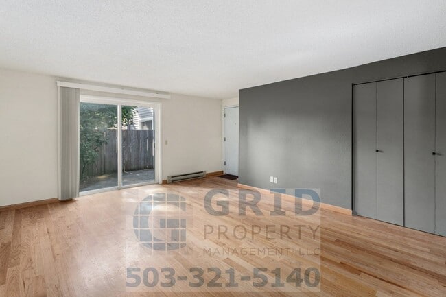 Building Photo - GPM648 - SE Stark St (T1) Unit 4114 Rental