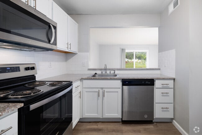 1BR, 1BA - 650SF - Kitchen