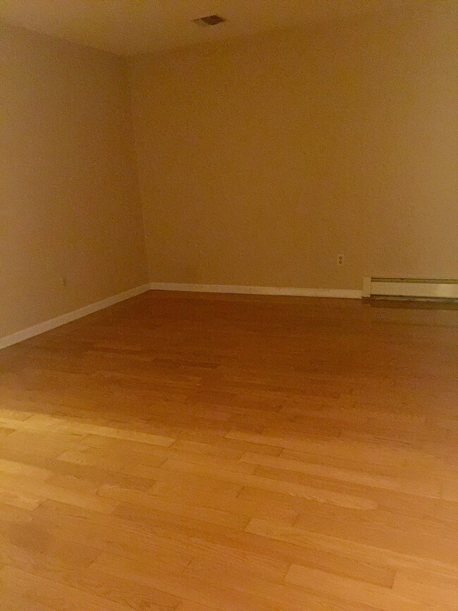 Bedroom - 1912 Grand Ave Apartments