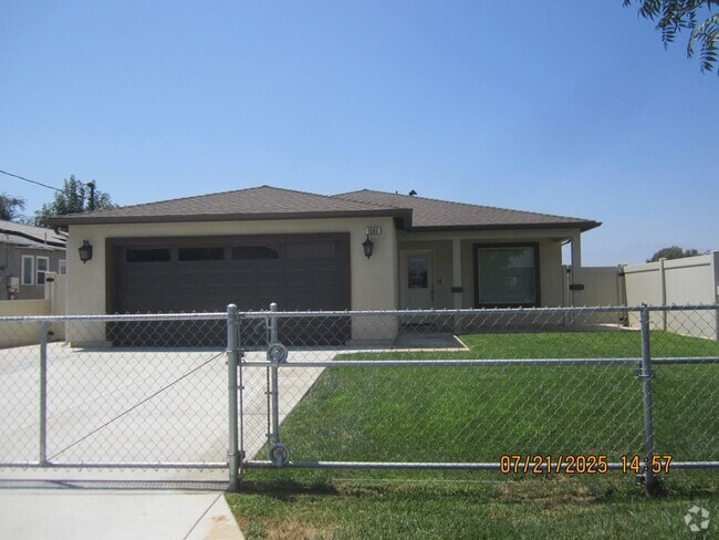 Building Photo - Immaculate Single Story Like New Rental
