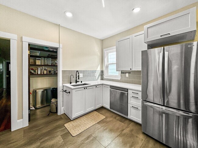56 Dorset St Unit 1