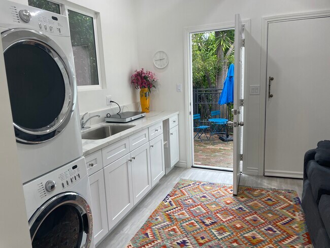 Photo - 532 S Irving Blvd Apartments Unit Garden Cottage