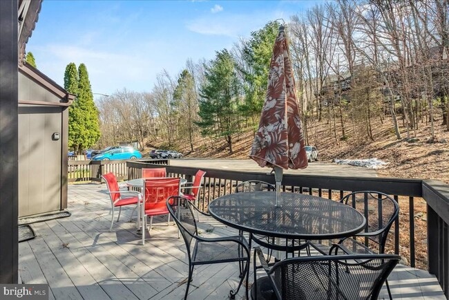 Photo - 31 Middle Village Way