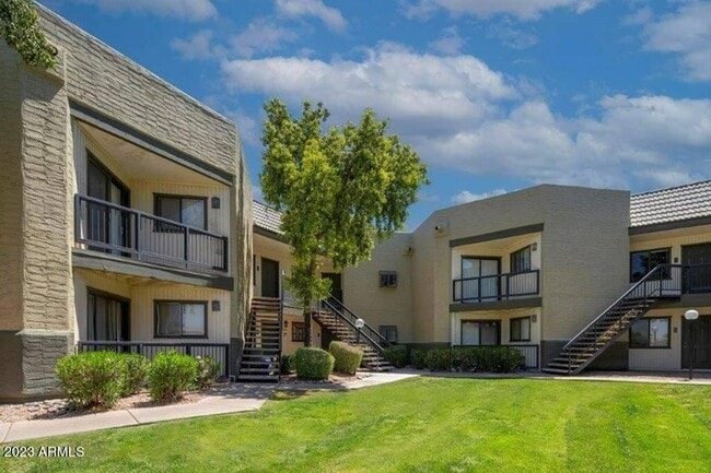 Building Photo - 1440 S Val Vista Dr Unit 1