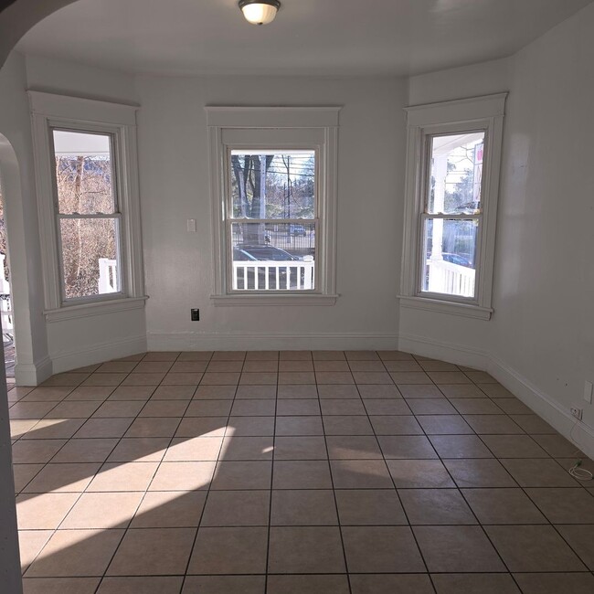 Photo - Large remodeled 4 bedroom with off street parking available**FREE MONTH OF RENT TO ANYONE WHO SIG... Unit 507- 509 Nott St - 1