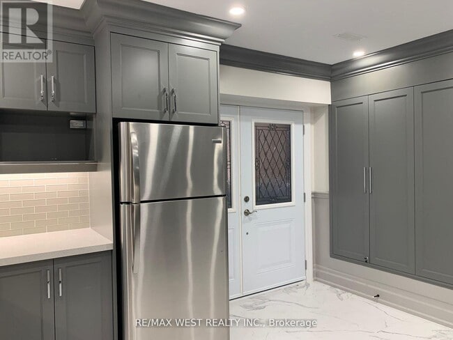 Photo - 1495 King St W