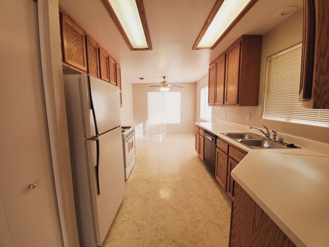 Photo - CUTE GATED 2BD/2BA CONDO IN LAS VEGAS! Unidad 201