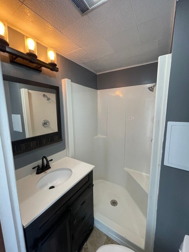 Photo - 668 1/2 Addison St