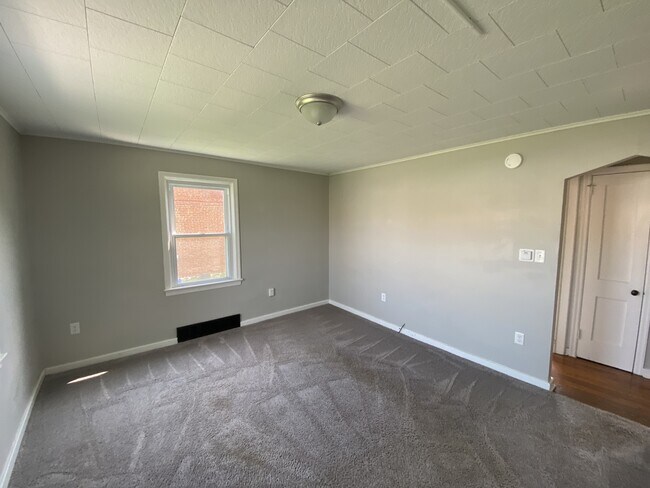 Photo - 101 Fame Ave