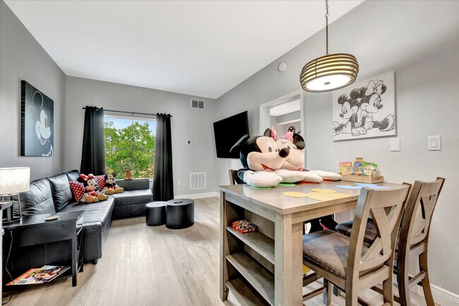 Building Photo - 8303 Palm Pkwy Unit ID1372310P