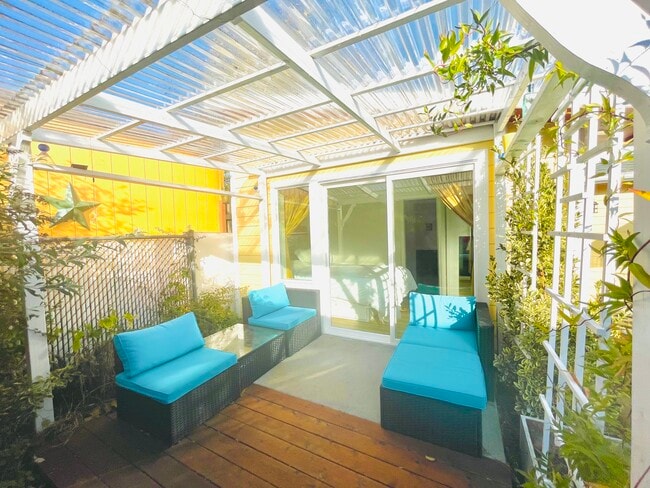 Did we mention that it's light-filled and delightful? - 3405 NE 80th Ave Unit NEPortland/Roseway