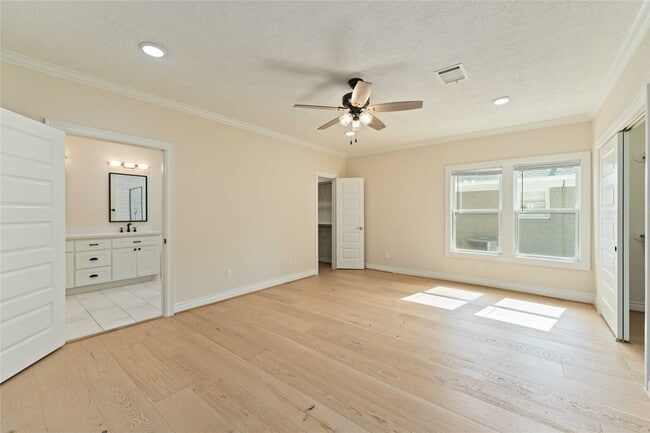 Building Photo - 2631 Persa St