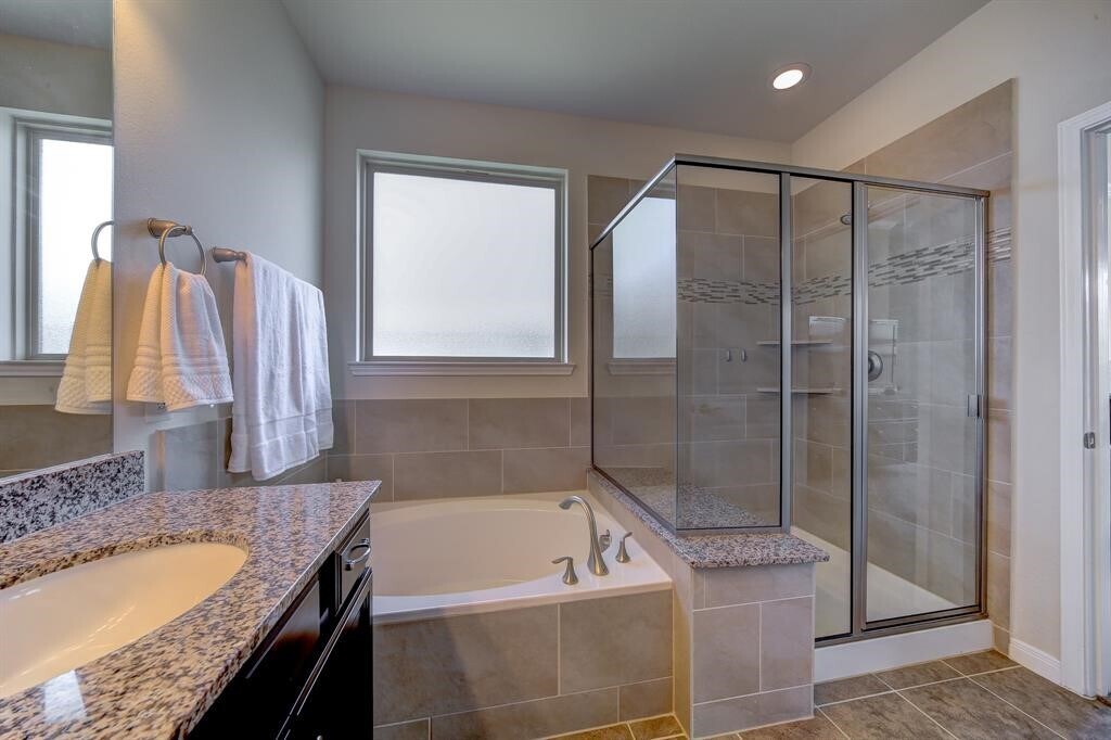 Photo - 5419 Silver Ledge Dr