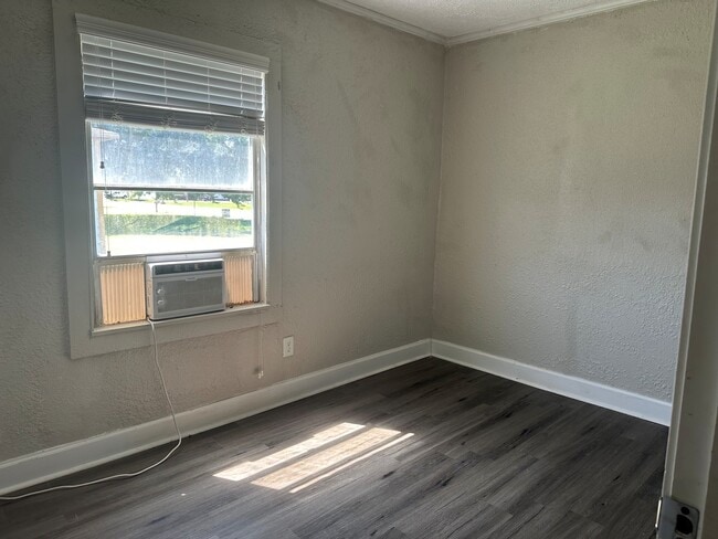 Photo - 1709 W 4th St