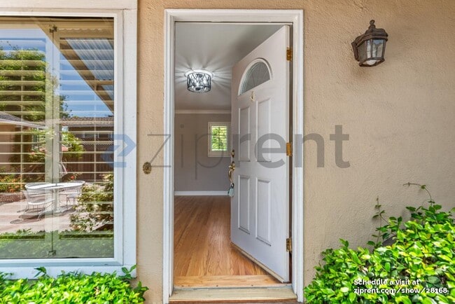 Photo - 2010 Helena Way