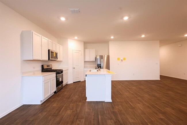 Photo - 12306 Bulldogger Bnd