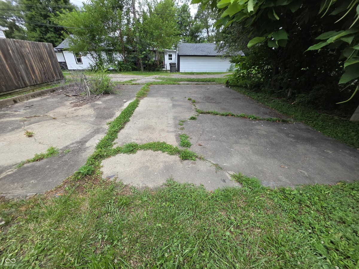 Photo - 1524 E Legrande Ave