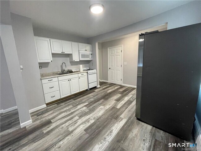 Photo - 1044 Farmington Ave