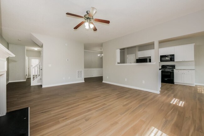 Photo - 162 Stillwood Dr