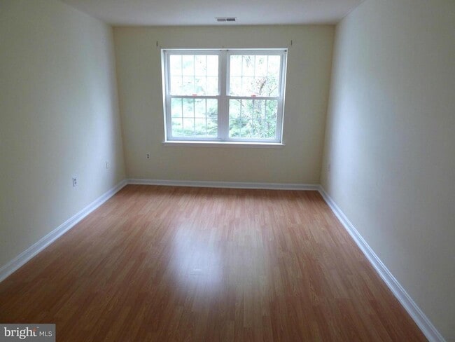 Building Photo - 8205 Whispering Oaks Way Unit 303 Rental