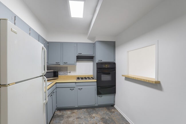 Photo - 2965 Pharr Ct S Northwest