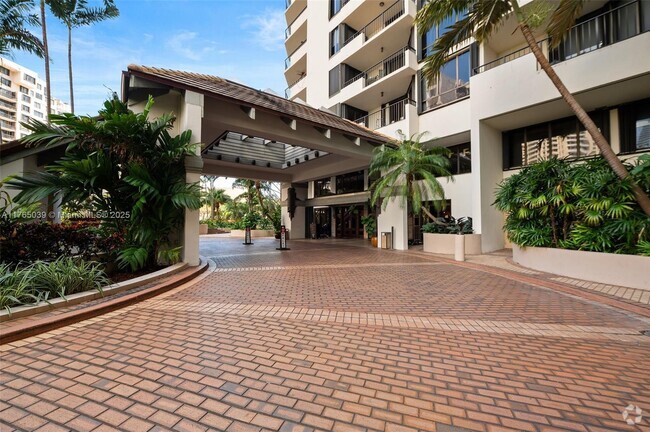 Building Photo - 520 Brickell Key Dr Unit A1712 Rental