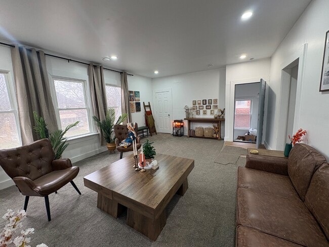 Photo - 3317 Webb St