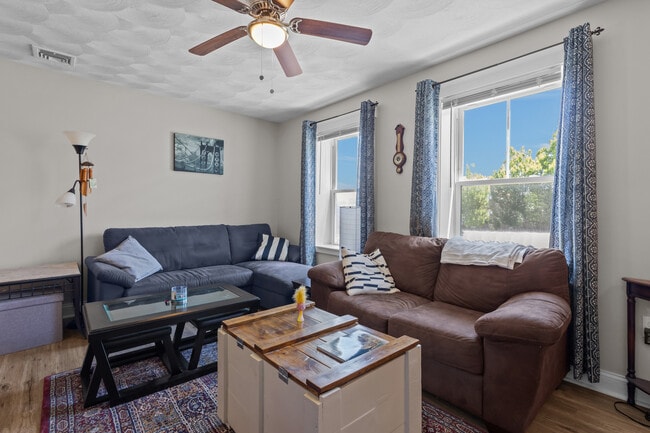 Photo - 27B Asselin St
