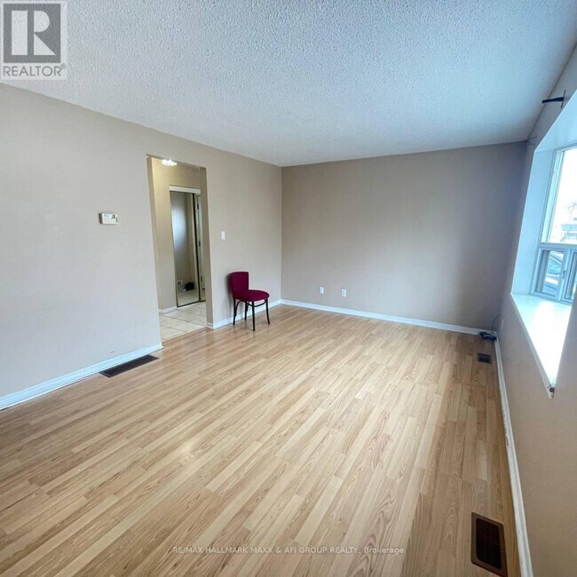 Photo - 82 Sanford St