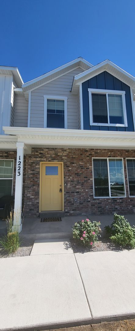 Townhome in Prime Spanish Fork Location - Townhome in Prime Spanish Fork Location