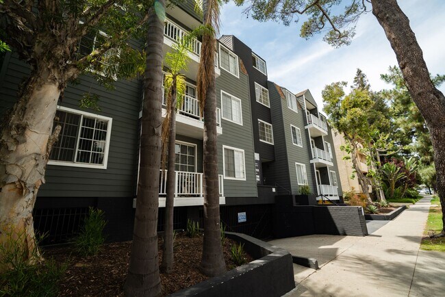 Photo - 685 Kelton Ave