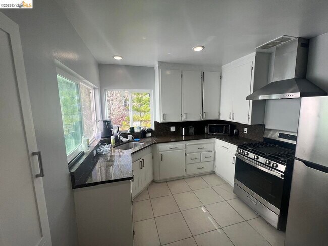 Photo - 2554 Virginia St