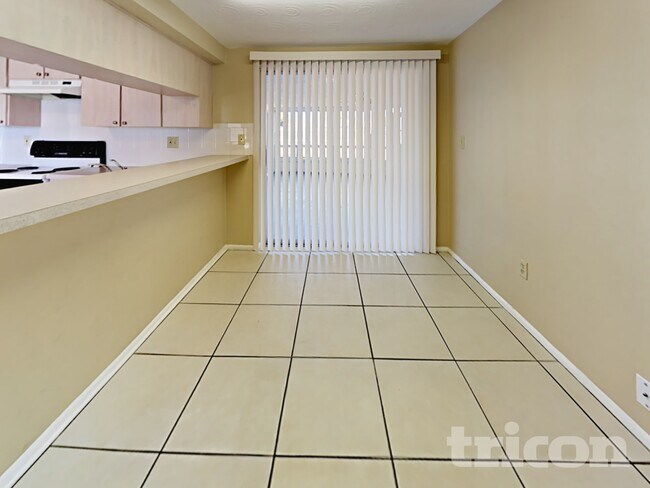 3327 Seffner Dr