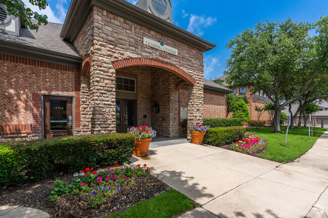 Oaks Riverchase Apartments - Oaks Riverchase Apartments